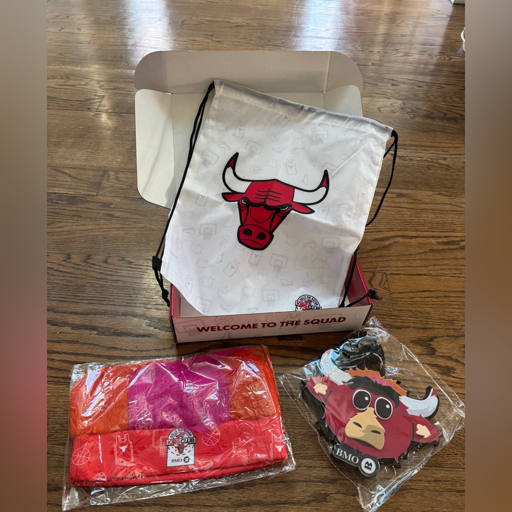 Chicago Bulls Box — Benny the Bull Headband, Chain & Drawstring Bag — New in Box